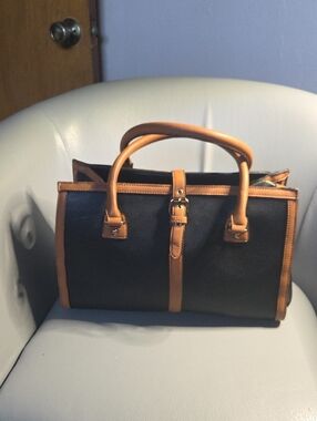 JUSTFAB Black and Tan Leather Carry Bag